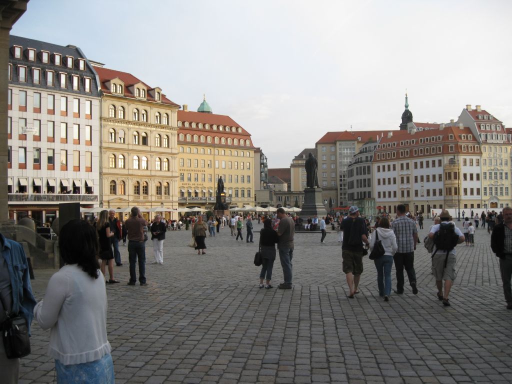 Pseudohistorische Hotel-Fassaden auf dem Dresdner Altmarkt